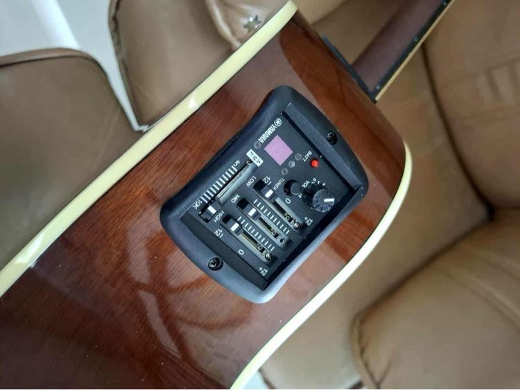 กีต้าร์โปร่งไฟฟ้า YamahaFx370C รูปที่ 5