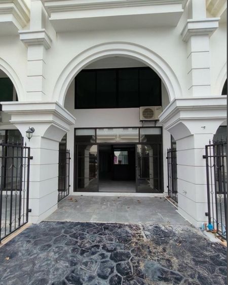 The Rich Avenue Damrongrak 350 sq.m. 15900000 B