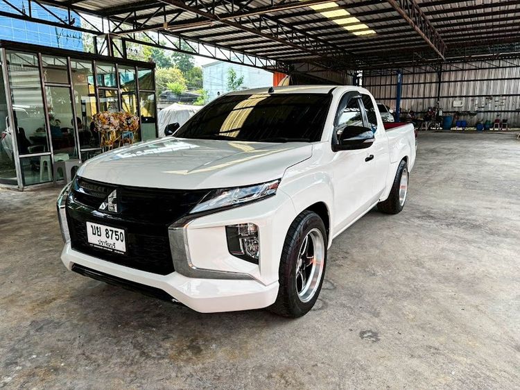 รถ Mitsubishi Triton All New Mega Cab 2.5 GLX สี ขาว