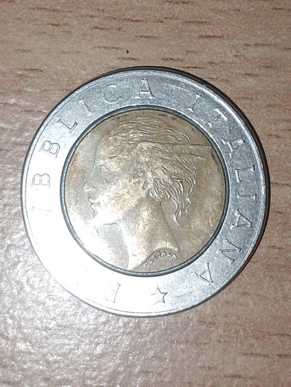 ขออเหรียญกษาปณ์ต่างประเทศ - อิตาลี 500 LIRE รายละเอียด	ขนาด 25.5 มม. น้ำหนัก 6.82 กรัม รูปที่ 6