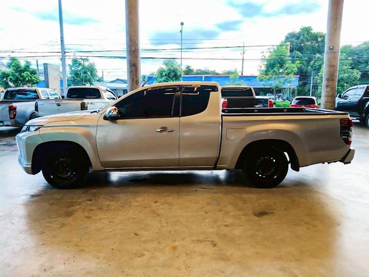 Mitsubishi Triton 2020 All New Mega Cab 2.5 GLX Pickup ดีเซล ไม่ติดแก๊ส เกียร์ธรรมดา บรอนซ์เงิน รูปที่ 3
