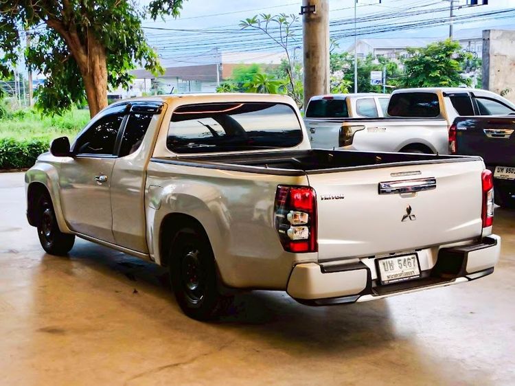 Mitsubishi Triton 2020 All New Mega Cab 2.5 GLX Pickup ดีเซล ไม่ติดแก๊ส เกียร์ธรรมดา บรอนซ์เงิน รูปที่ 4