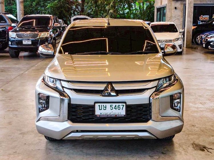 Mitsubishi Triton 2020 All New Mega Cab 2.5 GLX Pickup ดีเซล ไม่ติดแก๊ส เกียร์ธรรมดา บรอนซ์เงิน รูปที่ 2