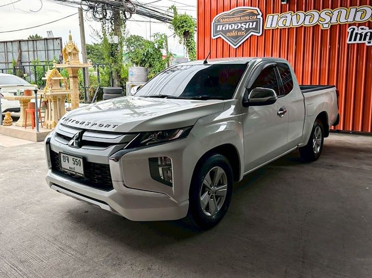 รถ Mitsubishi Triton All New Mega Cab 2.5 GLX สี ขาว