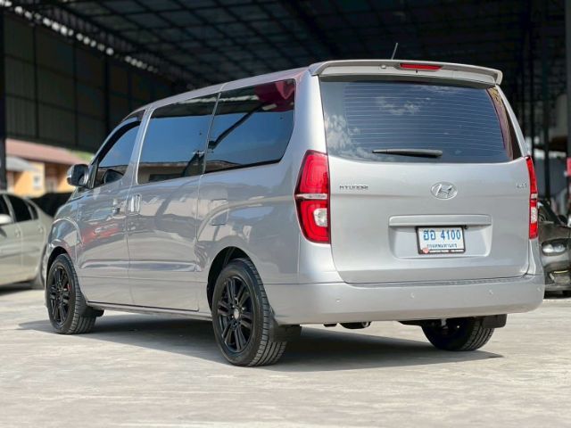 Hyundai H-1  2018 2.5 Maesto Touring ดีเซล เกียร์อัตโนมัติ เทา รูปที่ 2