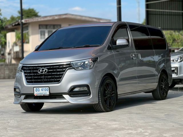 Hyundai H-1  2018 2.5 Maesto Touring ดีเซล เกียร์อัตโนมัติ เทา