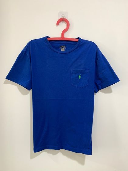 อื่นๆ แขนสั้น อื่นๆ อื่นๆ เสื้อยืดกระเป๋าอกซ้าย POLO RALPH LAUREN แท้ 💯 size M ขนาด อก 21.5 ยาว 27.5 นิ้ว สภาพดีมาก สีน้ำเงินเข้ม ดีเทลคลาสสิค ผ้านิ่มมากครับ