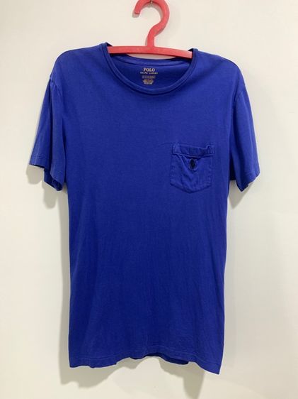 อื่นๆ อื่นๆ แขนสั้น อื่นๆ เสื้อยืดกระเป๋าอกซ้าย POLO RALPH LAUREN แท้ 💯 size M ขนาด อก 21.5 ยาว 27.5 นิ้ว สภาพดีมาก สีน้ำเงินเข้ม ดีเทลคลาสสิค ผ้านิ่มหายากครับ