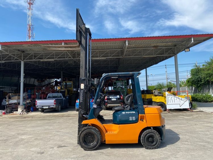 รถฟอร์คลิฟท์  TOYOTA  รุ่น 7FD25 ยก 2.5 ตัน เสาสูง 3 เมตร รถเก่านอก  