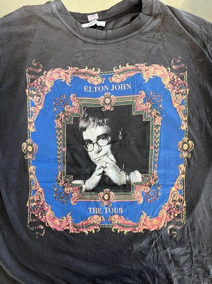 เสื้อยืด ELTON JOHN by ZARA แท้ 💯size L วัดจริง อก 22 ยาว 27.5 สภาพใหม่มาก สีเดิมทำเก่า สกีนจมหน้าหลัง ดีเทลสวย เนื้อผ้านิ่มมาก รูปที่ 2