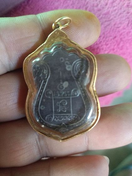 หลวงพ่อไม่ทราบที่เนื้อเงินเลี่ยมทองพระบ้านๆ รูปที่ 4