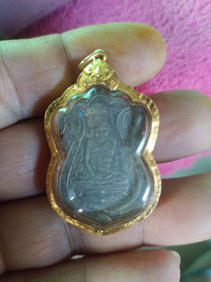 หลวงพ่อไม่ทราบที่เนื้อเงินเลี่ยมทองพระบ้านๆ รูปที่ 5