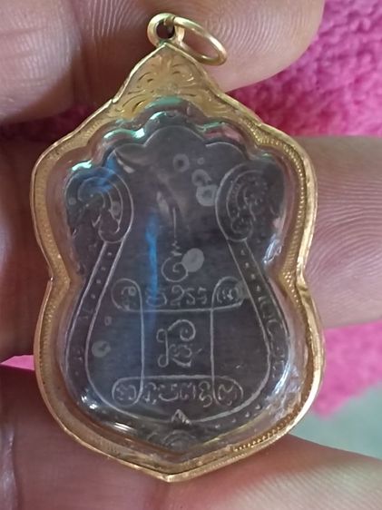 หลวงพ่อไม่ทราบที่เนื้อเงินเลี่ยมทองพระบ้านๆ รูปที่ 2