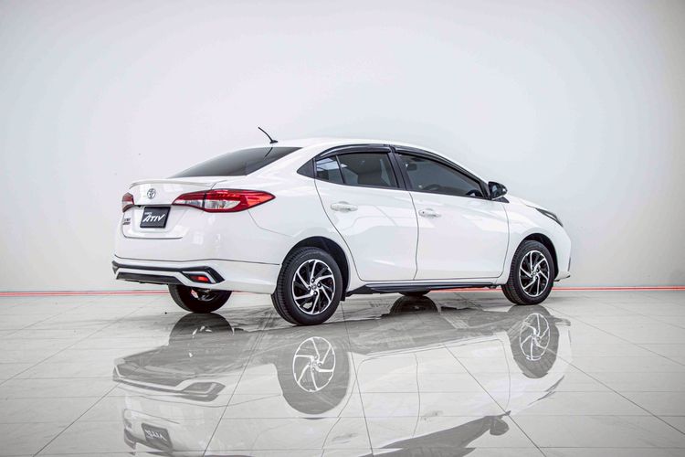 Toyota Yaris ATIV 2022 1.2 Sport Sedan เบนซิน ไม่ติดแก๊ส เกียร์อัตโนมัติ ขาว รูปที่ 4