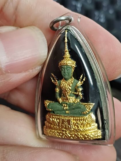 พระแก้วมรกต รศ.200 ปี 2525 หลวงปู่เหมือนวัดกำแพง พิมพ์ใหญ่ปิ ดทองเดิม รูปที่ 3