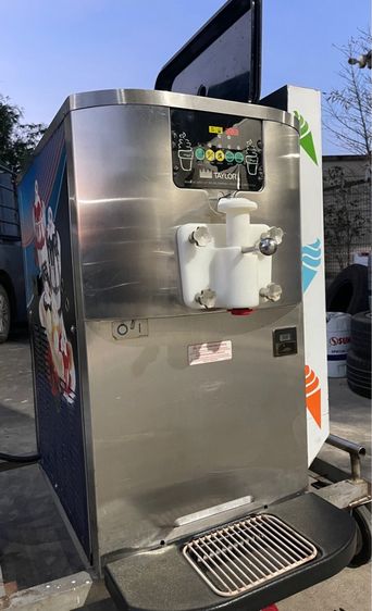 เครื่องทำไอศกรีม Taylor soft serve 