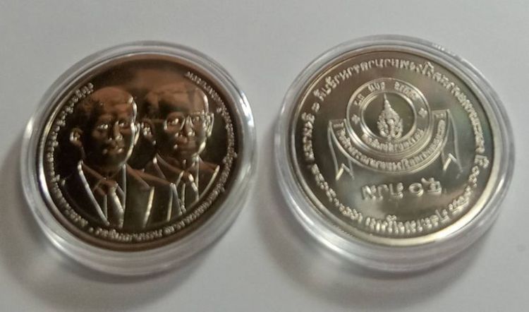เหรียญ๕๐บาทล่าสุดผลิตน้อย ร๙ร๑๐ครบ๖๐ปีแพทศาสตร์โรงพยาบาลรามาธิบดี๒๕๖๘รวมตลับ