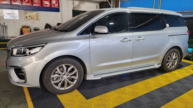 รถ Kia Grand Carnival 2.2 EX สี บรอนซ์เงิน