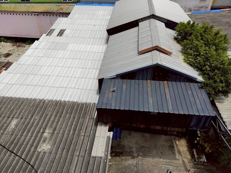 ที่ดินพร้อมสิ่งปลูกสร้าง