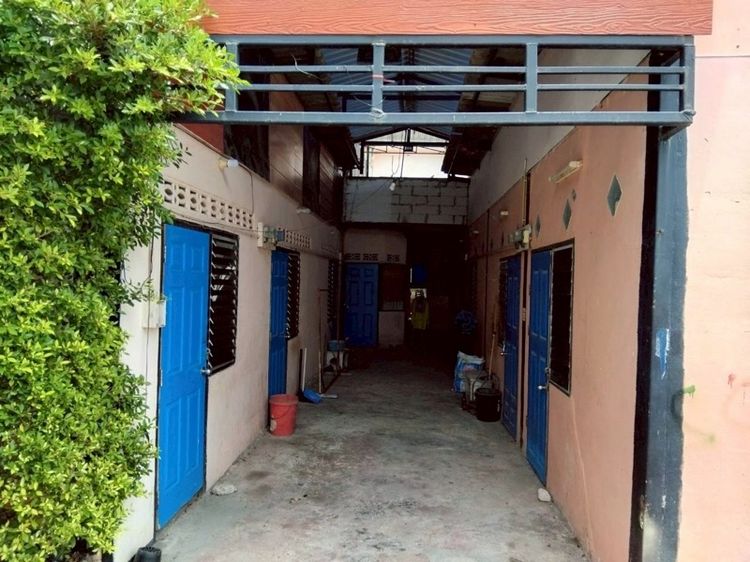 ใช่ ที่ดินพร้อมสิ่งปลูกสร้าง รูปที่ 2