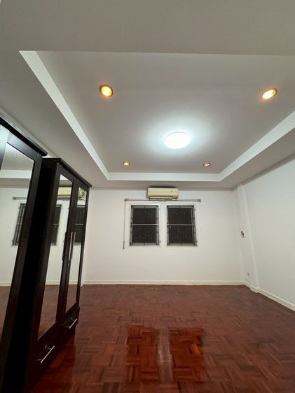 อื่นๆ มีบางส่วน สร้างเสร็จก่อน 2010 ขายทาวน์เฮ้าส์ หมู่บ้านเอเวอร์กรีน วิลล์  เนื้อที่ 17.5 ตรว.  2 ชั้น  ย่านถนนบางนา-ตราด กม4.5 (งดนายหน้า) รูปที่ 4