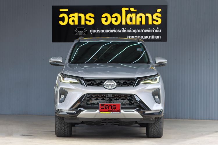 Toyota Fortuner 2022 2.4 Leader V 4WD Utility-car ดีเซล ไม่ติดแก๊ส เกียร์อัตโนมัติ เทา รูปที่ 2
