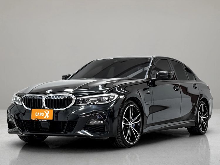 รถ BMW Series 3 330e สี ดำ