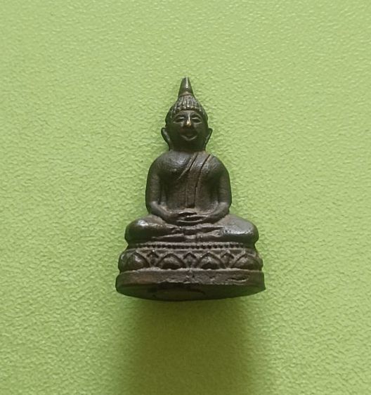 พระกริ่ง พระเก่า เนื้อโลหะ  ปล่อยเบาๆค่ะ