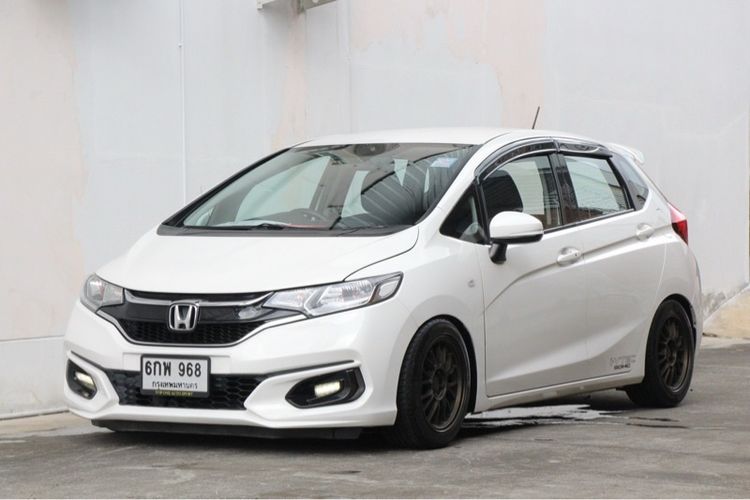 รถ Honda Jazz 1.5 V+ สี ขาว