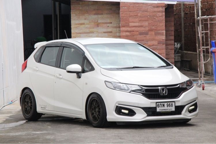 Honda Jazz 2017 1.5 V+ Sedan เบนซิน เกียร์อัตโนมัติ ขาว รูปที่ 3