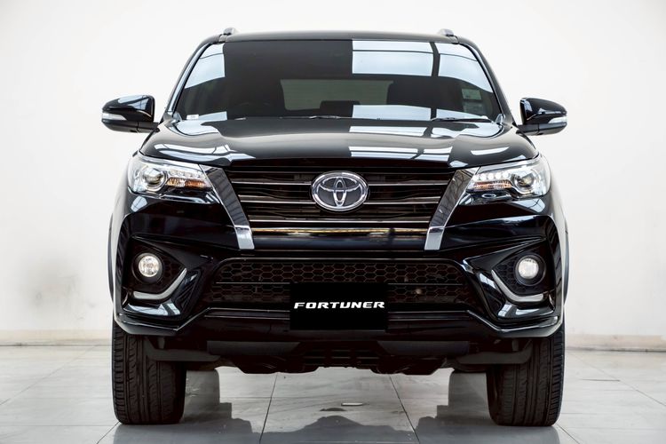 Toyota Fortuner 2016 2.8 TRD Sportivo 4WD Utility-car ดีเซล ไม่ติดแก๊ส เกียร์อัตโนมัติ ดำ รูปที่ 4