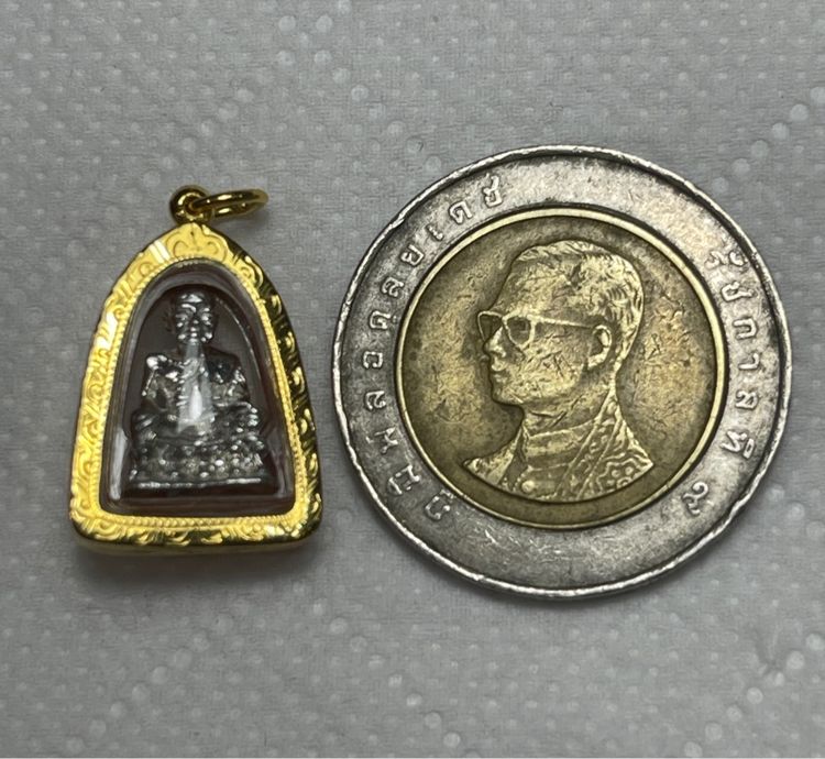 หลวงปู่ทวดรูปเหมือนองค์ลอย พิมพ์หัวไม้ขีด แขนทะลุนิยม เนื้อเงิน วัดช้างให้ ปี 2535 พร้อมกรอบทองมือ 1 รูปที่ 10