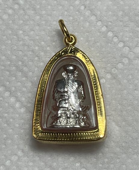 หลวงปู่ทวดรูปเหมือนองค์ลอย พิมพ์หัวไม้ขีด แขนทะลุนิยม เนื้อเงิน วัดช้างให้ ปี 2535 พร้อมกรอบทองมือ 1 รูปที่ 6