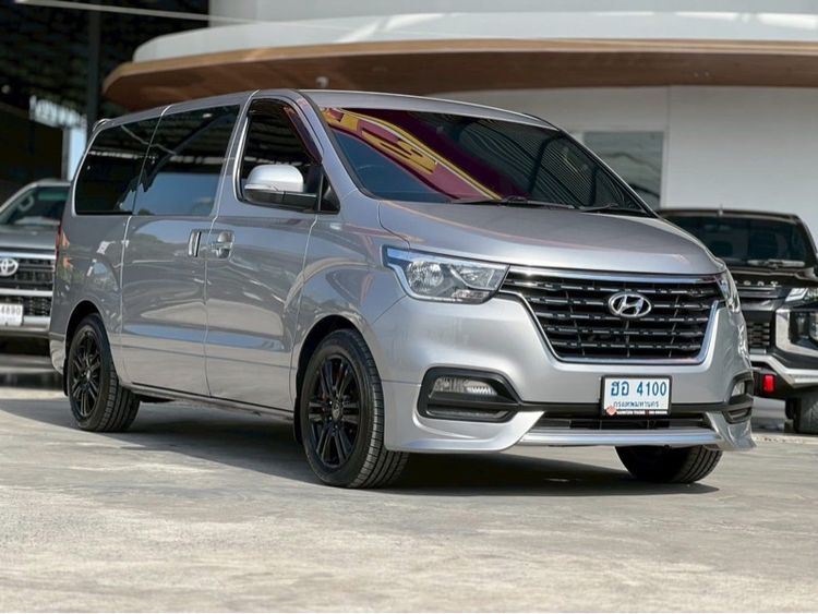 รถ Hyundai H-1  2.5 Maesto Touring สี เทา