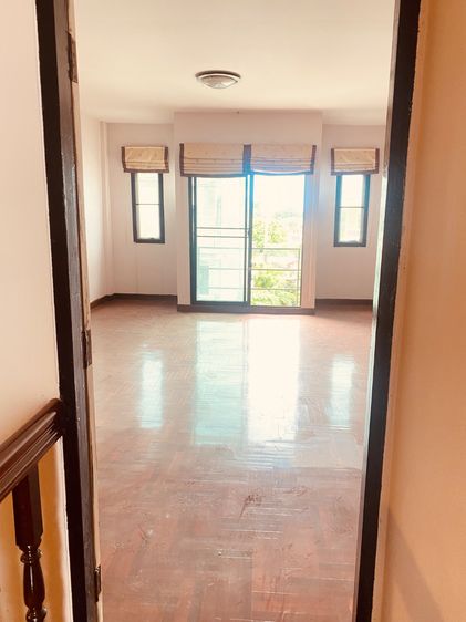 อื่นๆ มีบางส่วน สร้างเสร็จก่อน 2010 Townhouse for sale Sukhumvit road soi 77 (onnuch 25) รูปที่ 3