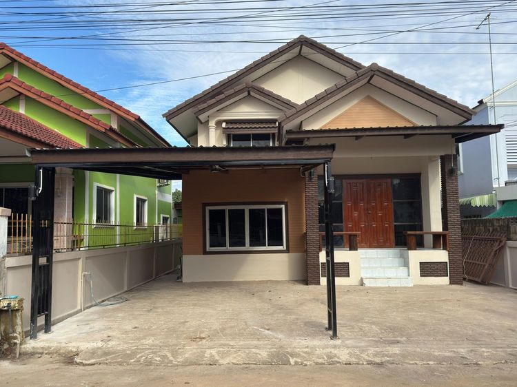 มีบางส่วน 2025 บ้านเดี่ยว 1 ชั้น ครึ่ง ในเมืองสุโขทัย (รีโนเวทใหม่ทั้งหลัง)