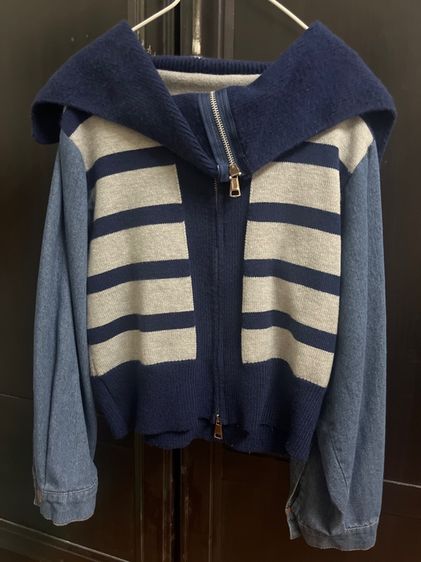 เสื้อกันหนาวลายสีน้ำเงิน