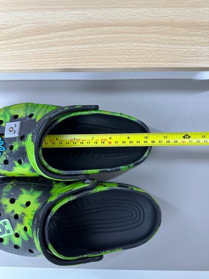 Crocs classic Tie Dye ฟรี จิ๊บบิทซ์ m7 w9 ไซส์ 39-40 ยาว 24.5-25 ซม.  มือ2ของแท้💯 รูปที่ 6