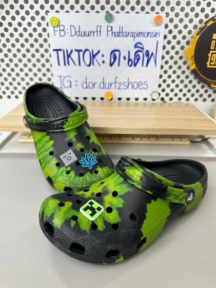 Crocs classic Tie Dye ฟรี จิ๊บบิทซ์ m7 w9 ไซส์ 39-40 ยาว 24.5-25 ซม.  มือ2ของแท้💯