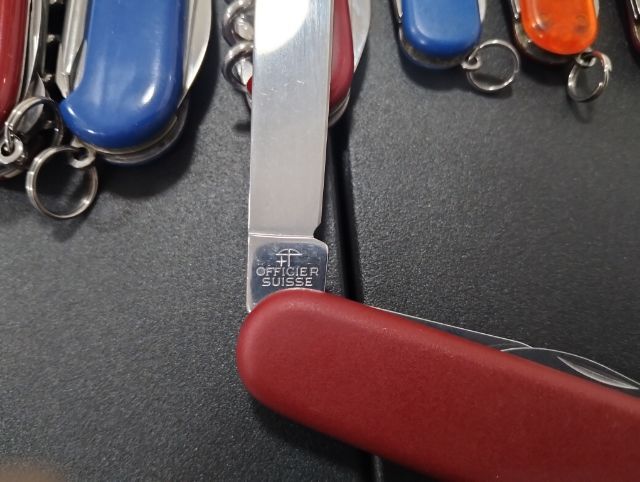 Victorinox แท้มือสองขนาด 91 มม.รุ่นประกับด้านแน่นกระชับเครื่องมือสวยครบคมเดิม แหนบและไม้จิ้มฟันครบราคา 570.-บาทรวมส่งเก็บเงินปลายทาง รูปที่ 11