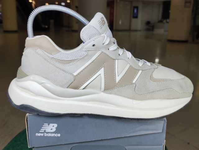 รองเท้า💥New Balance 5740 💥ของแท้‼️พื้นนิ่ม เบา.สวยๆ สภาพดี💥ไซร์ 42
 รูปที่ 5
