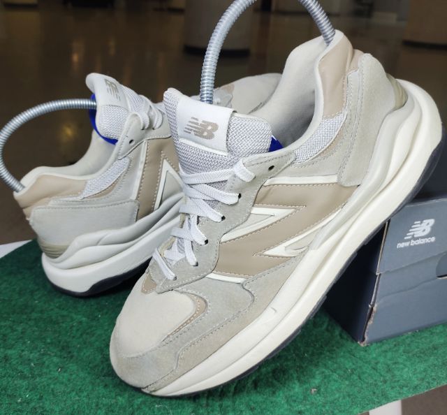 รองเท้า💥New Balance 5740 💥ของแท้‼️พื้นนิ่ม เบา.สวยๆ สภาพดี💥ไซร์ 42
 รูปที่ 11