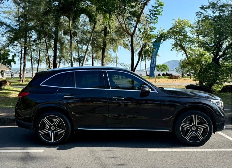 Mercedes-Benz GLC-Class 2023 GLC300 Utility-car ไฮบริด ไม่ติดแก๊ส เกียร์อัตโนมัติ ดำ รูปที่ 4