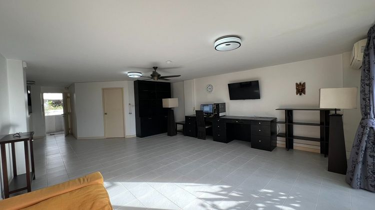 ตกแต่งครบ สร้างเสร็จก่อน 2010 ไม่อนุญาต Urgent Owner Sale Spacious 2 Bedrooms Condo Quiet Garden Excellent Swimming Pool Near Sukhumvit MRT Opens 2027 รูปที่ 3