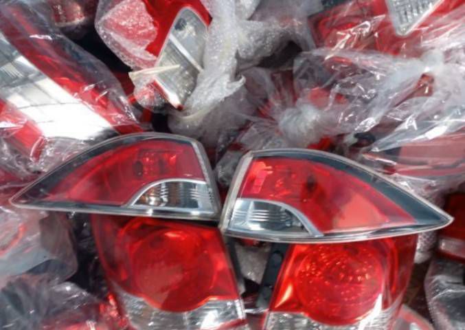 ไฟทับทิมฝาท้าย มาสด้า2