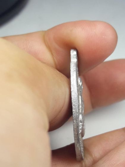 i เหรียญเจริญพรบนหลวงปู่ทิมวัดละหารไร่ รูปที่ 4