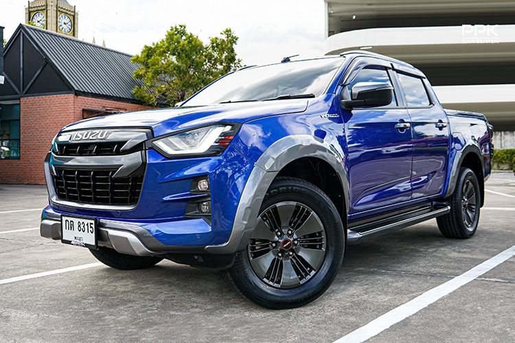 รถ Isuzu D-MAX 3.0 Vcross M 4WD สี น้ำเงิน