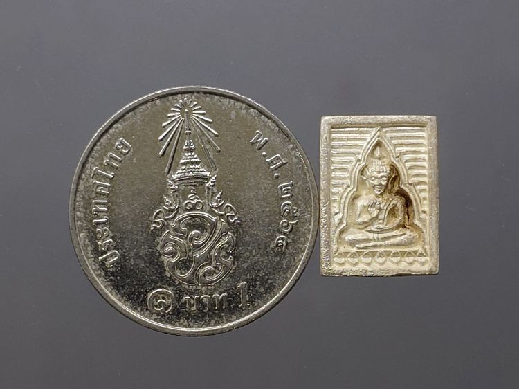 พระของขวัญ วัดปากน้ำ รุ่นซื้อที่ดินถวาย ปี2534 เนื้อเงิน พิมพ์มหาปฐพี พร้อมกล่องเดิม รูปที่ 6