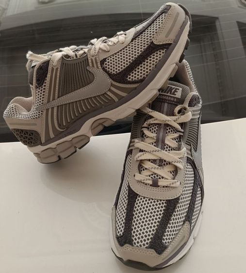ขายถูก Nike Vomero 5 สีสวย ของแท้ สภาพเหมือนใหม่ เบามาก ใส่สบาย Size 43-275cm รูปที่ 2