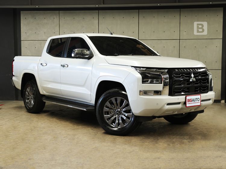 Mitsubishi Triton 2025 2.4 Plus Ultra Pickup ดีเซล ไม่ติดแก๊ส เกียร์ธรรมดา ขาว